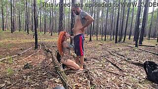 ruiva gostosa fazendo exibicionismo na trilha que acaba em sexo ao ar livre completo no red