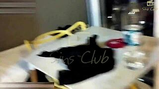 Uma verdadeira cena cuckold onde o marido grava a esposa sendo arrebentada por 24cm de rola grossa