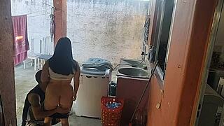 Esposa saiu e a empregada n�o resistiu ao meu pau ereto