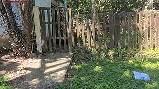 Chuveiro Não Funciona Mulher Casada Pede Ajuda Ao Caseiro Da Chácara Usando Apenas Uma Toalha E Paga Com Sexo