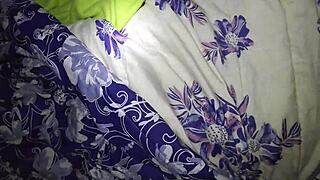 Encuentro A La Mama De Mi Mejor Amigo En La Habitacion Y Me Aprovecho Que Esta Caliente