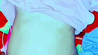 gadis hijab indonesia lagi asik live colmek ketahuan tetangga akhirnya di ajak ngentot