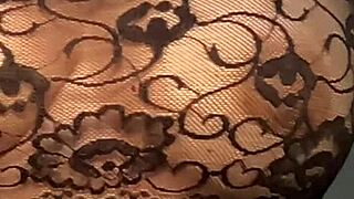 Latina milf shakes her juicy ass