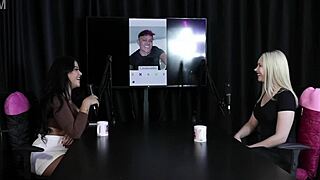 sua posi��o preferida no sexo � de 4 e disse quem daria match no jogo do tinder - vivian lola sheer red