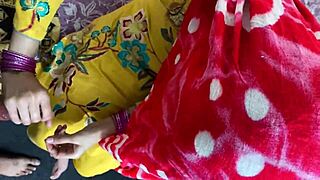 Desi villager bhabhi fuck with hindi audio porn video.