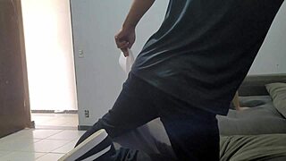 Oficial De Justiça Pega Mulher De Malandro Sozinha Em Casa. E Domina Ela Com Pau Grande.