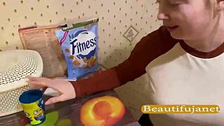 look at this blowjob in the kitchen!