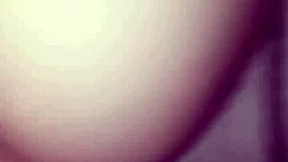 eu fodo a minha branquinha com meu pau negro ela adora dar a buceta de quatro