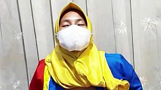 gadis hijab indomaret touches herself before work