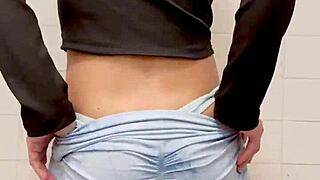 amiga me baila bien rico in the bathroom