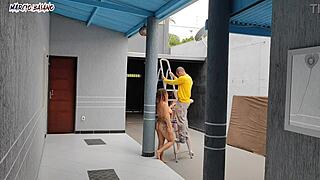 Oh, the bosses receive the visitor naked!