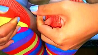 El Estudiante Invitó A La Madrastra A Su Habitación Y No Se Detuvieron En Caricias