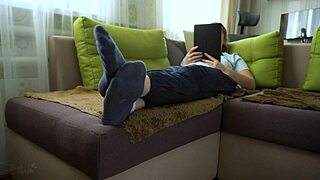 want to see this teen's bare soles?