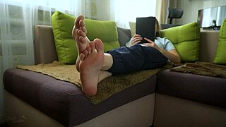 want to see this teen's bare soles?