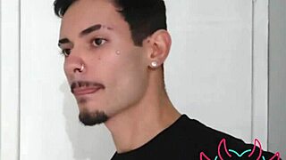 Fui visitar meu amigo e peguei ele no flagra com a esposa