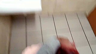 I love how snow bunnies give successful blowjobs outdoors.