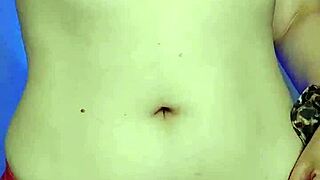 Fetiche De Ombligo Con La Entrenadora Del Gym