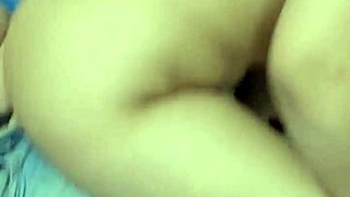 Encuentro a la Vecina Culona Masturb�ndose y Me Invita a Pasarla Rico