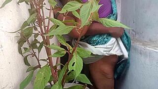 Priyanka Aunty Delivers Super Blowjob