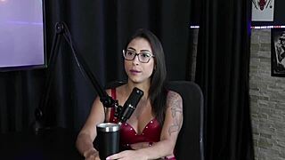 gosta de apanhar mas não gosta de bater foi capa da revista sexy acha que homens tem medo dela e pensou em desistir do reality - luciana picchi sheer red