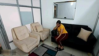 me follo a la amiga de mi madrastra mientras le hace la visita y cumplí mi fantasía sexual cojiendo con una hot milf - porno en español