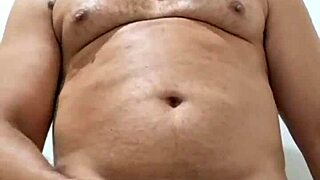 yuri ga�cho - brazilian bear amateur handjob and big cumload