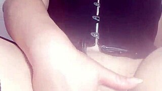 mi madrastra es mi puta le dejo dinero y se masturba el culo y la concha gritando mi nombre una delicia en mexicana en usa 2