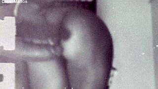 Rasguei a Roupa Dela e Gozei na Sua Bundinha