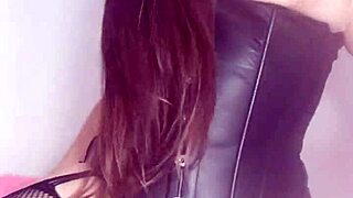 mi madrastra es mi puta le dejo dinero y se masturba el culo y la concha gritando mi nombre una delicia en mexicana en usa 2