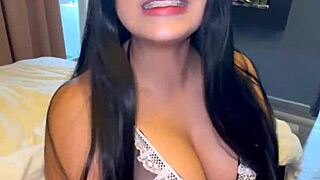 Boss hires new Colombian service employee