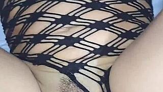 fumar me pone caliente y no puedo aguantar las ganas de chupar verga y tener una enorme polla en mi culo sexo con mi hermanastro sin preservativo fumando en mi habitacion leche en mi pussy y en mi culo