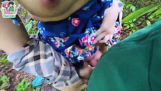 วัยรุ่นไทย เดินเก็บเห็ดดีดีโดนเย็ดหีซะงั้น เสียงไทย!