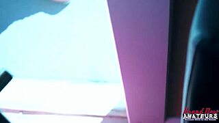 Skylar hops on the couch for that fast toy on her clit 😏