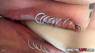 發情妹玩穿環騷逼玩具自慰