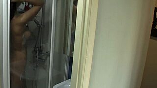 Homemade Nude Girlfriend Bathing Video