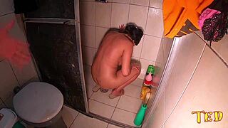 Rebecca Santos Depilates Ass While Bibi Tsunami Showers - Alex Ferraz Actor