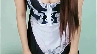 我在储藏室玩假鸡巴感觉好骚