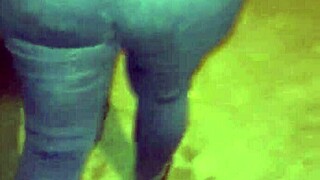 Mature milf shakes big ass in lima streets 😏