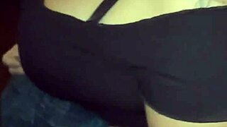 Mature milf shakes big ass in lima streets 😏