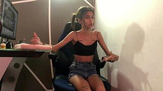 Piscóloga sexual no se aguanta las ganas de ver mi verga grande y me la follo por su coño apretado - porno en español historia completa