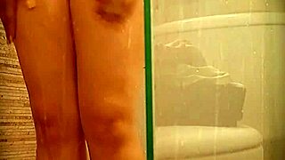 Promotora De Eventos Española Milet Depilándose El Coño Cámara Espía Real