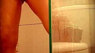 Promotora De Eventos Española Milet Depilándose El Coño Cámara Espía Real