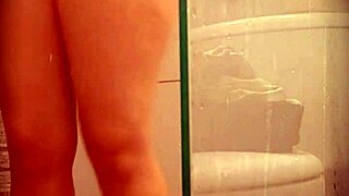 Promotora De Eventos Española Milet Depilándose El Coño Cámara Espía Real