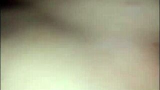 Corno Ficou em Casa e a Karina Foi Fuder com Dois Machos