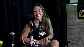 Safada faz um stripper bem sensual mostrando seus peitos depois de falar que nunca sugeriu uma transsexual e quando perdeu a virgindade - flor de damiana watch on sheer red