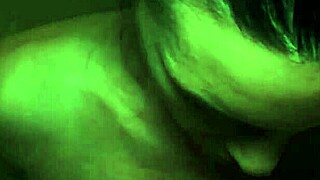 baise passionn�e et gorge profonde sur le canap�