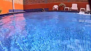 caught stranger with huge ass in pool and fucked her pussy hard 😈