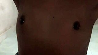 fui jogar videogame ele nao se aguentou de tesao me chupou e gozou gostoso