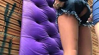 comendo o cuzinho da casada na favela com sex toy bem fundo