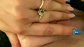 户外撒尿超爽 骚妈肉丝 Cameltoe 公共暴露 丰满人妻